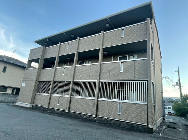 セジュール亀山 A棟の物件外観写真